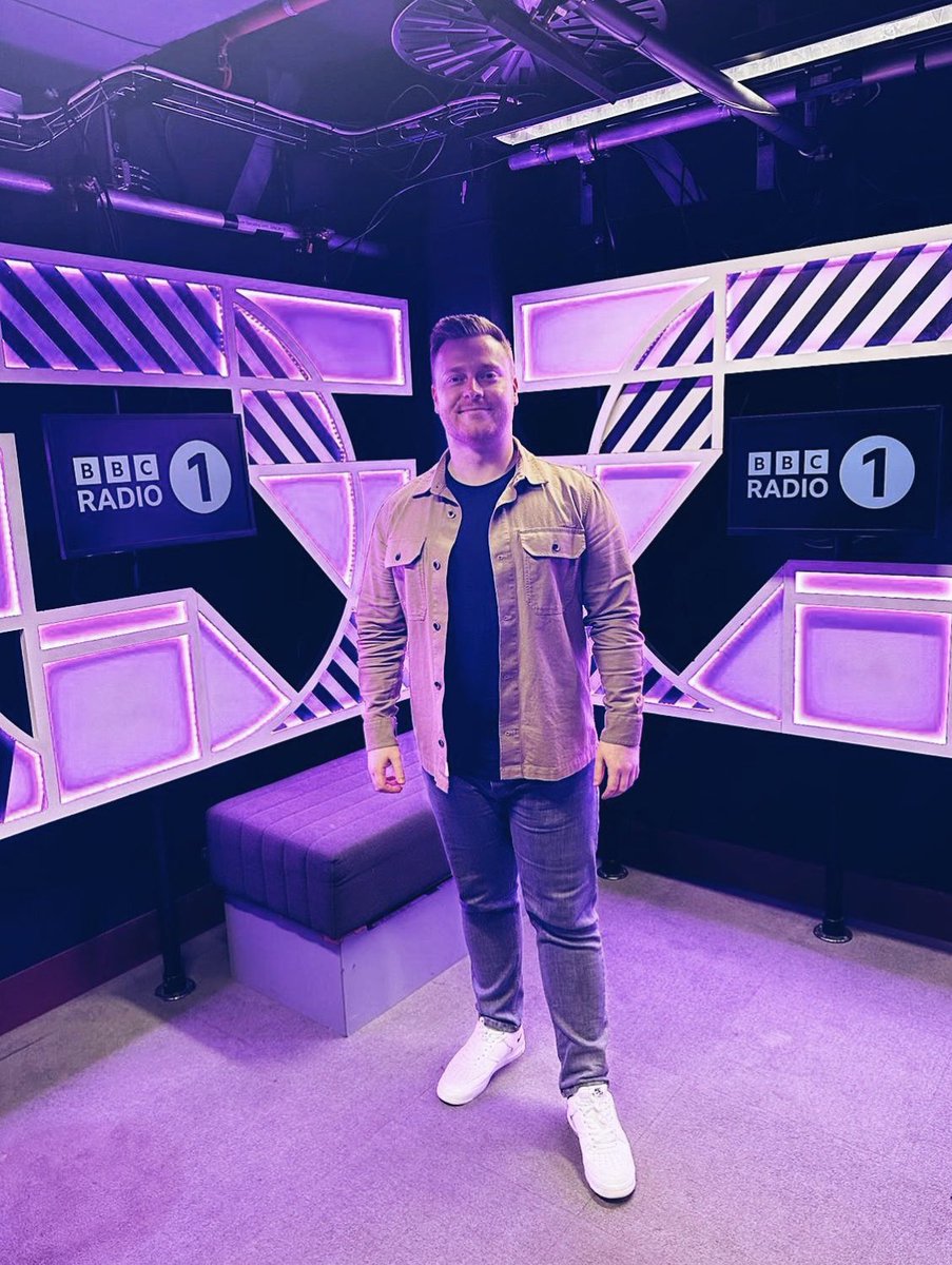 Dance Anthems ready! <a href="/BBCR1/">BBC Radio 1</a> from 4pm! LET’S GOOOOO 👊🏻💥