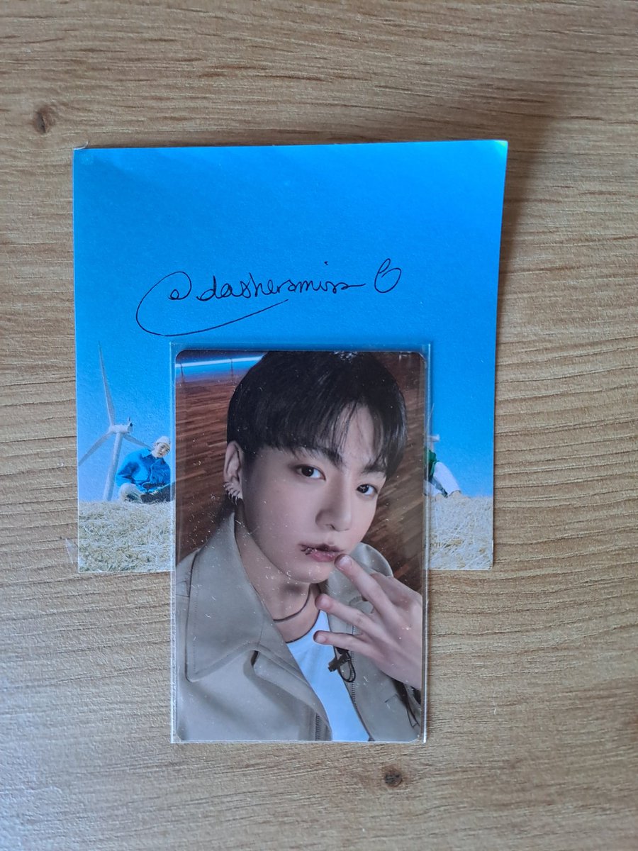 🌟WW Giveaway🌟

🐰Lucky Draw Golden Jungkook!🐰

- rt, like
- follow 

ends 22/05 at midnight (French time)
Stamp mail only!

Good luck! 🍀