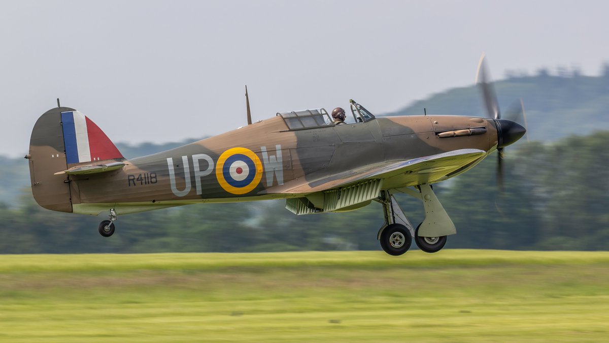 It is nine months since I last took a picture of an aeroplane. Quite pleased to have got these pictures of James Brown returning to White Waltham EGLM in Hawker Hurricane R4118 this afternoon. @HurricaneR4118 @Ultimate_Aeros #aviationphotography #aviation