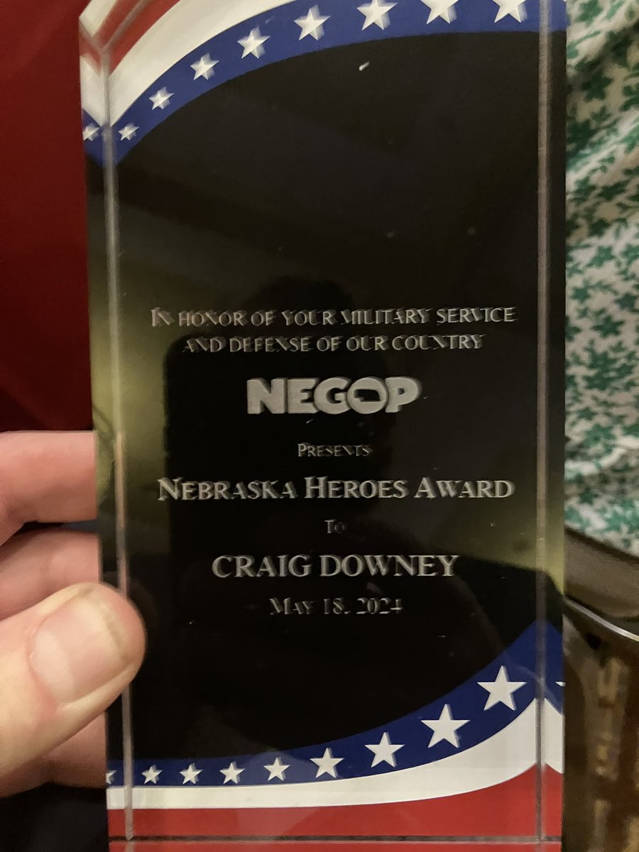 I was very honored to give the @NEGOP Nebraska Heroes Award on Armed Forces Day along with @GenFlynn to Veteran Craig Downey @CaptHogman 👊🏽🇺🇸