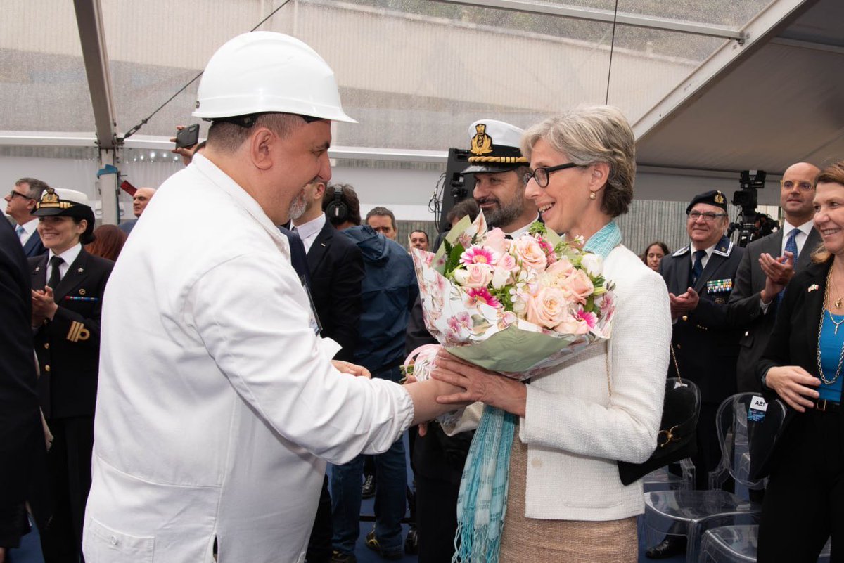 Varata oggi, a Castellamare di Stabia, nave #Atlante, la nuova unità di supporto logistico (LSS) dell’@ItalianNavy. La seconda di questo tipo consegnata da @Fincantieri dopo #NaveVulcano  protagonista dell’Operazione #Levante a supporto dei civili nel conflitto #IsraeleHamas.