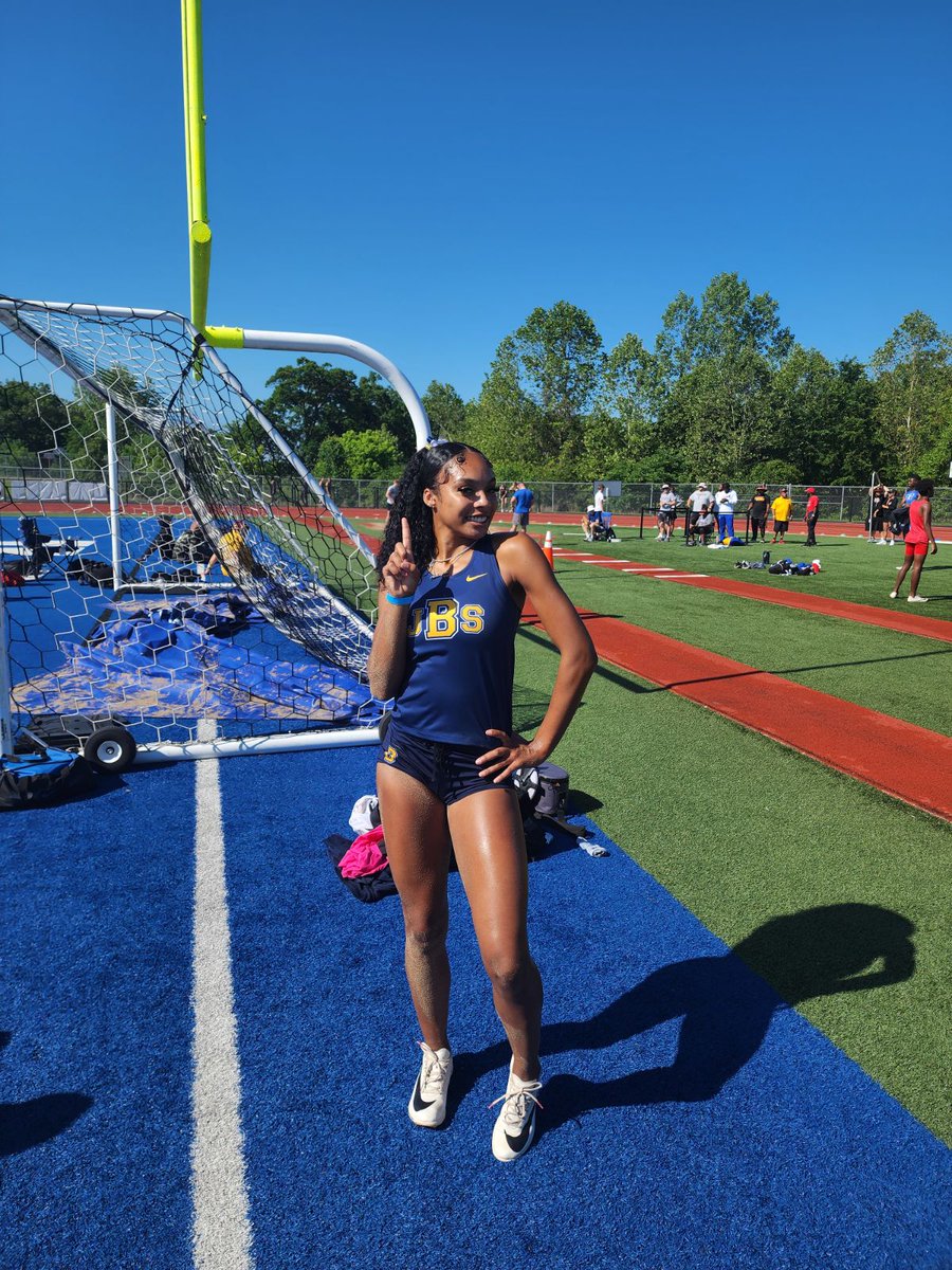 <a href="/_aaliyahelliott/">Aaliyah Elliott</a> starts the day off strong, qualifying with a first place finish in the triple jump! @JBSAthletics