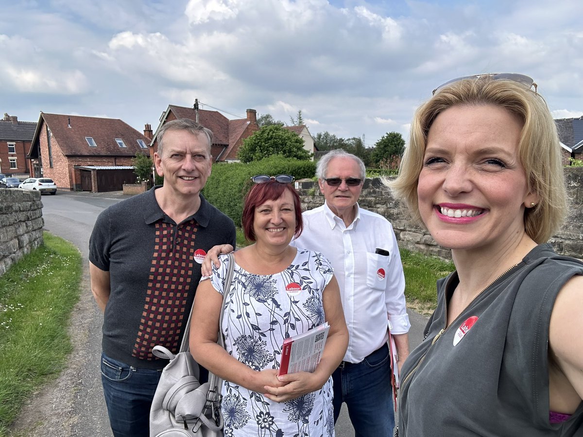 A lovely time had today speaking with people on their doorsteps in Aston on Trent. Many delighted we’d been to say hello & heard their concerns, from immigration to the state of the NHS & our education system. Lots of people ready for change. 🌹 #TimeForChange #BritainsFuture