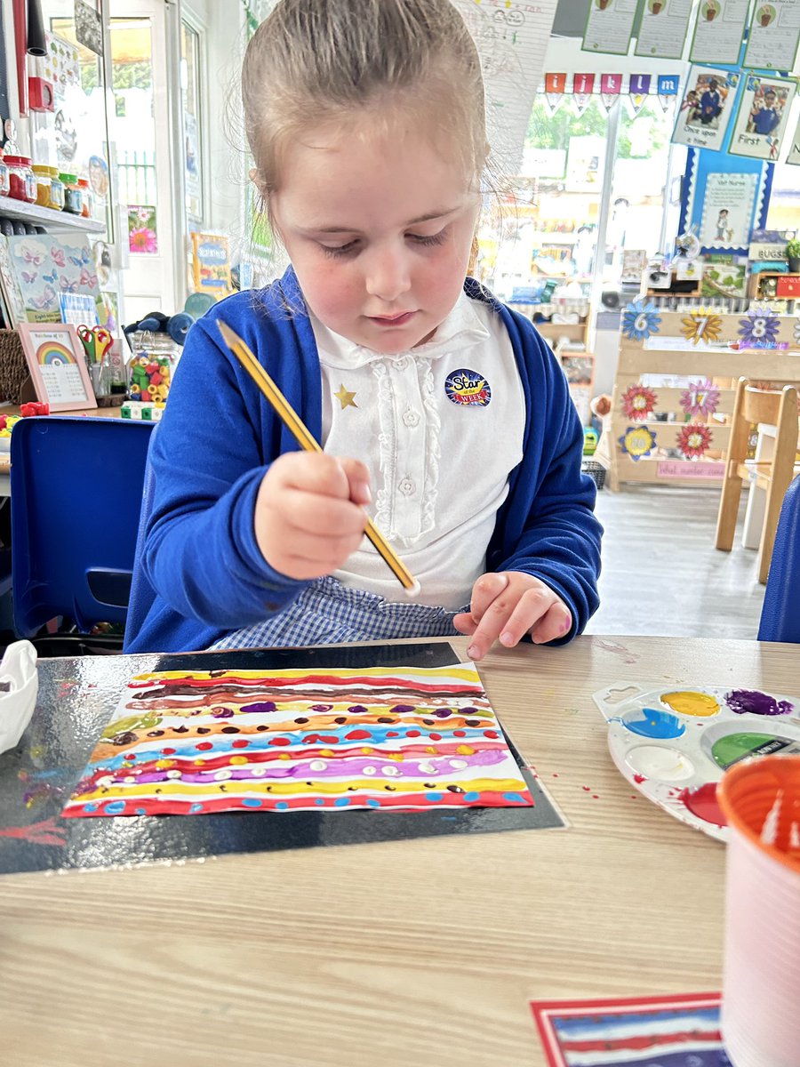 The children in Reception (RFH) have created another captivating piece of art inspired by Bridget Riley (stars and stripes). The attention to detail is remarkable. @Lea_Forest_HT @LFP_MrsN @artistbriley @bridgetrileyart @lea_forest_aet