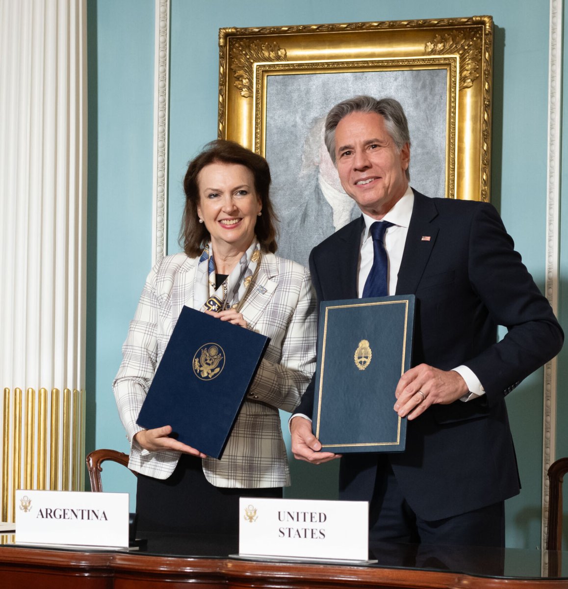 Met with Foreign Minister @DianaMondino to reaffirm our close ties with Argentina and cooperation on democracy & human rights in the Western Hemisphere and beyond. We signed a Framework of Understanding to re-establish an annual High-Level Dialogue to further our work together.