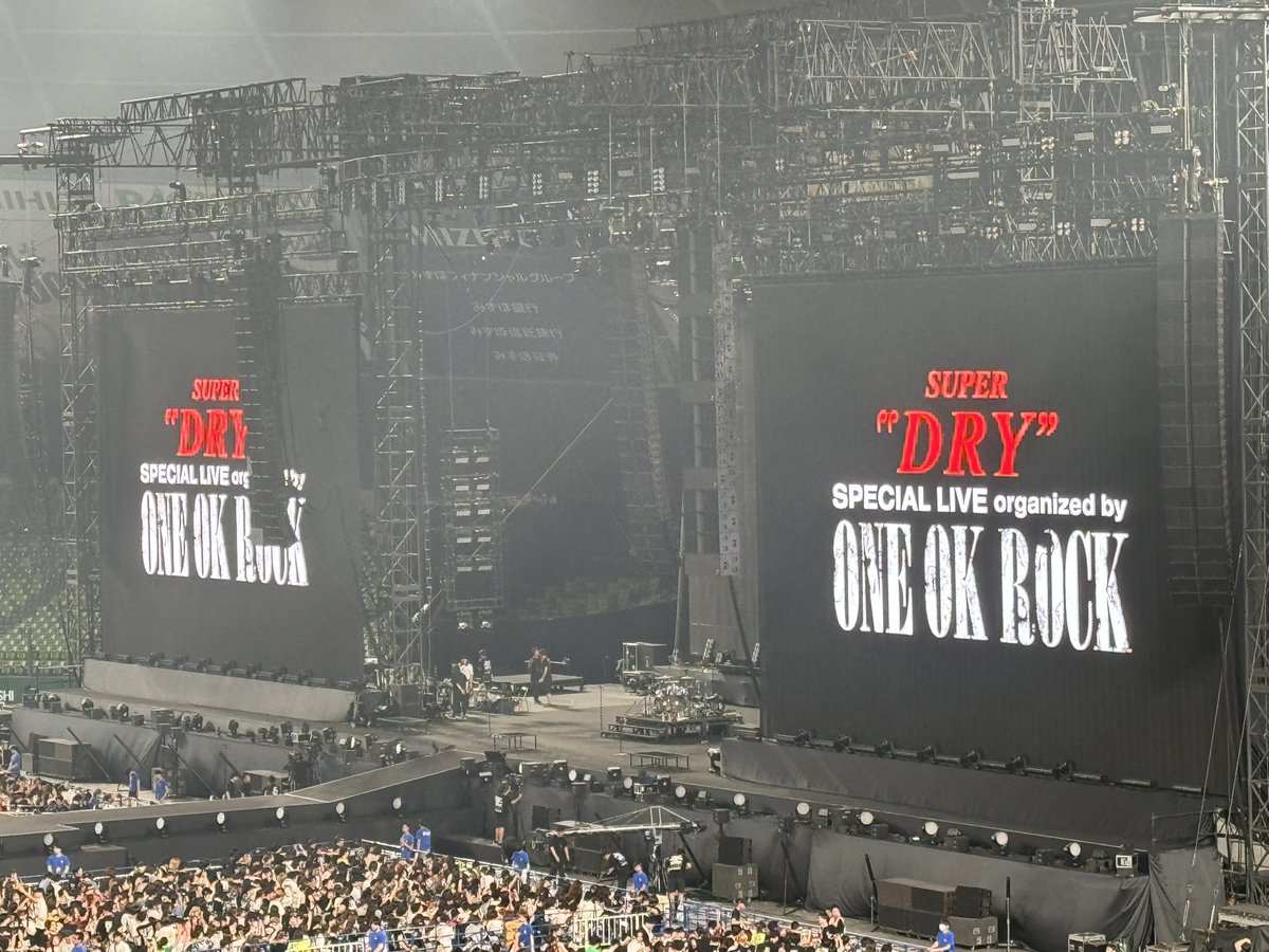 _marry0217's tweet photo. ONE OK ROCK vs WANIMA
超絶かっこよかったー！！！
どちらも好きなバンドの対バンでめっちゃ幸せすぎた💕席は遠かったけど当選した自分の強運に感謝🙏✨️笑 https://t.co/dgrXbHORhF