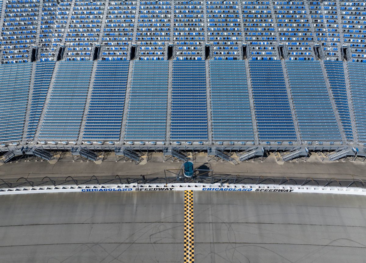 rebilasphoto's tweet image. Just took a flight over Chicagoland Speedway to see how the track looked. It still has a beautiful scoring pylon and a perfectly straight painted start/finish line. It seriously looks like it could host a NASCAR race next week.  #bringbackChicagoland 

📸 @rebilasphoto