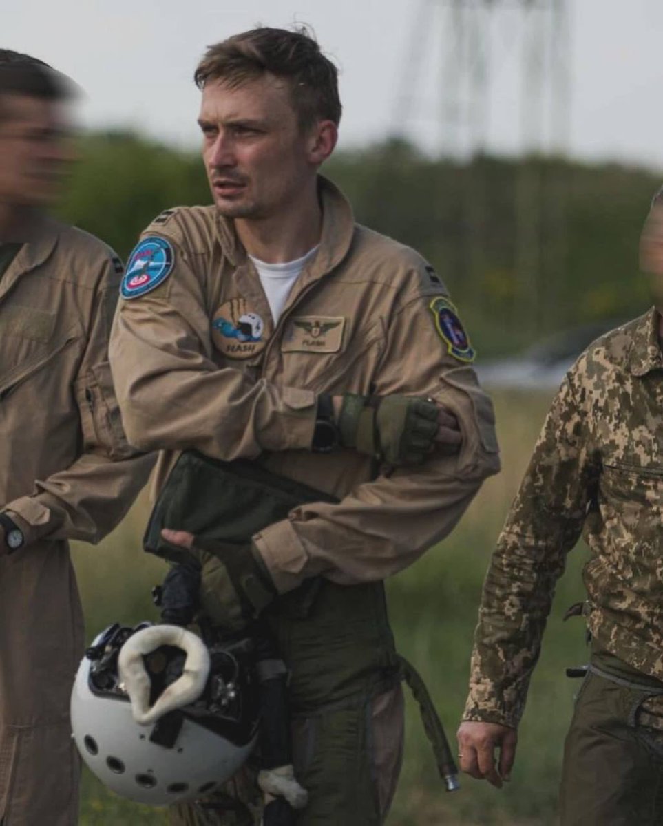 El teniente coronel Denys Vasilyuk, jefe del Estado Mayor y primer subcomandante de un escuadrón de aviación de las Fuerzas Armadas de Ucrania, murió durante una misión de combate.

Era piloto de aviación de combate de la Fuerza Aérea de Ucrania.

Denis Vasilyuk ha realizado