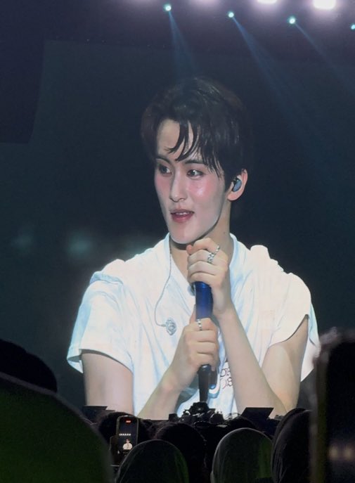 Mark dengan blush on pink.. gemeshh bangett ganteng cantik 😍🥰 

#TDS3inJAKARTA 
#NCTDREAM_THEDREAMSHOW3 

cr: marktangerine