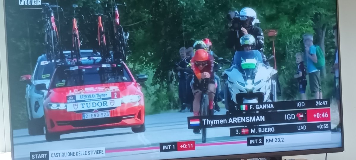 I love cycling, but I'm not a connoisseur. So excuse this opinion if it's heresy. But... I really don't like time trials. Don't understand why they're in the schedule. Or on the roads; might as well do them on static machines in a gym. NO TIME TRIALS! 😃🚲 @giroditalia