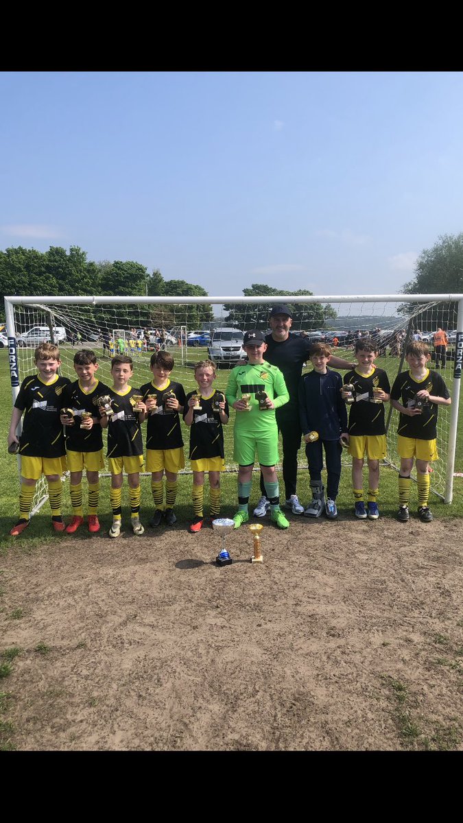 northfieldblk11's tweet image. Hightown double winners in front of our main mascot, PNE manager Ryan Lowe 😎. Nice way to finish u10s, now in the transfer market as we go 9v9 👍 #squadgoals #properteam #grassroots