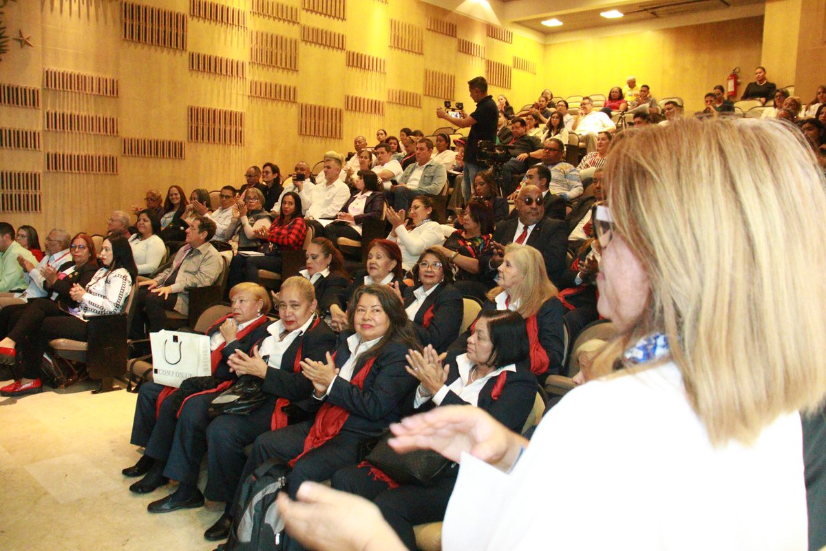 Todo un honor y privilegio, dirigirme a los doctorando d la Asamblea Nacional y la Escuela d Formación Integral Carlos Escarrá Malavé, dirigida x la compañera Carolina Escarrá en coordinación con la Universidad Experimental Simón Rodríguez. La visión GEOPOLÍTICA es fundamental