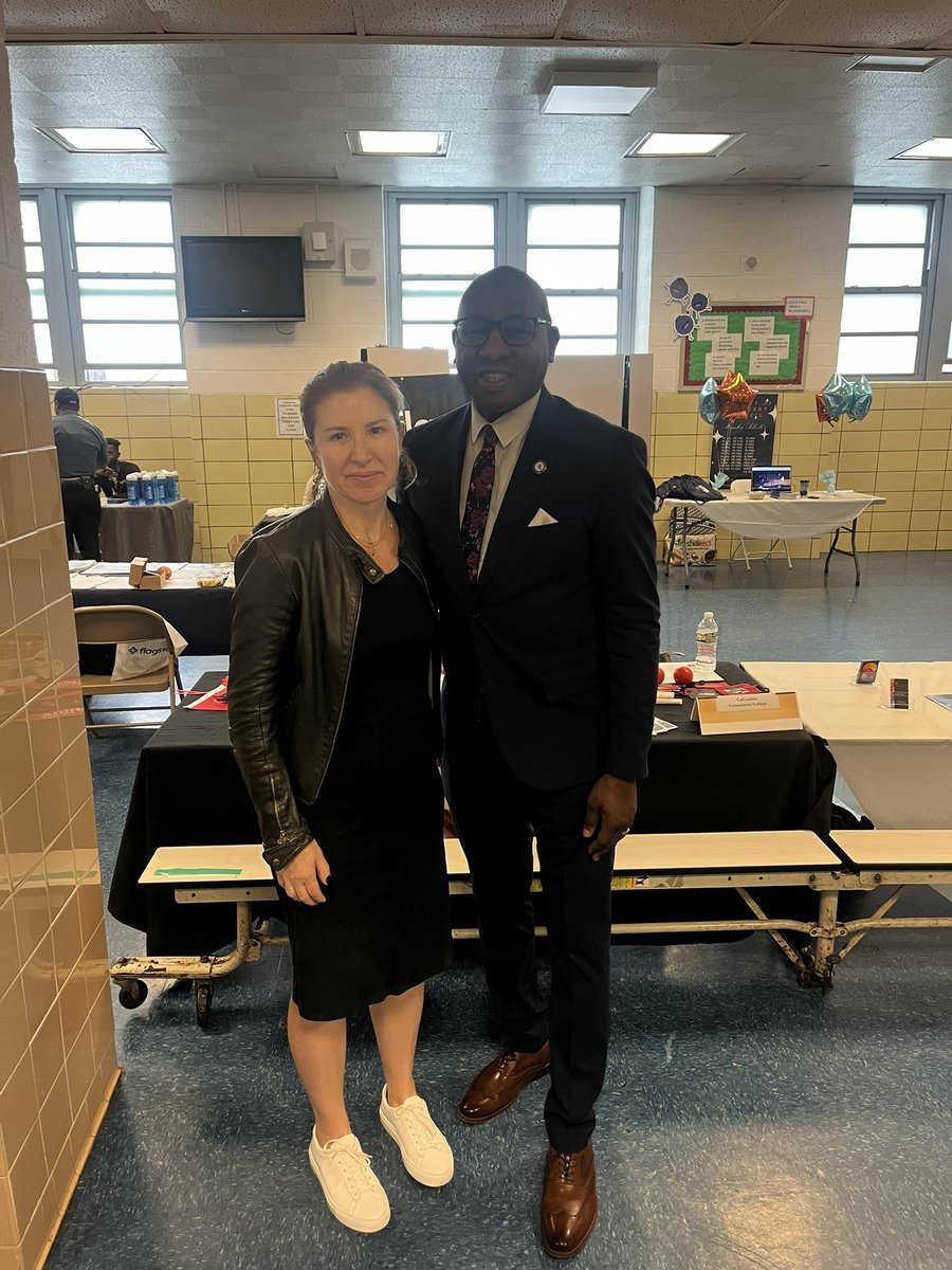 “We are in the right place at the right time”- @Springfield Gardens Intermediate School 59 Annual Community, Educational & Empowerment Resources Fair, where connection & engagement come together to shape strong partnerships. With @QnsBPRichards