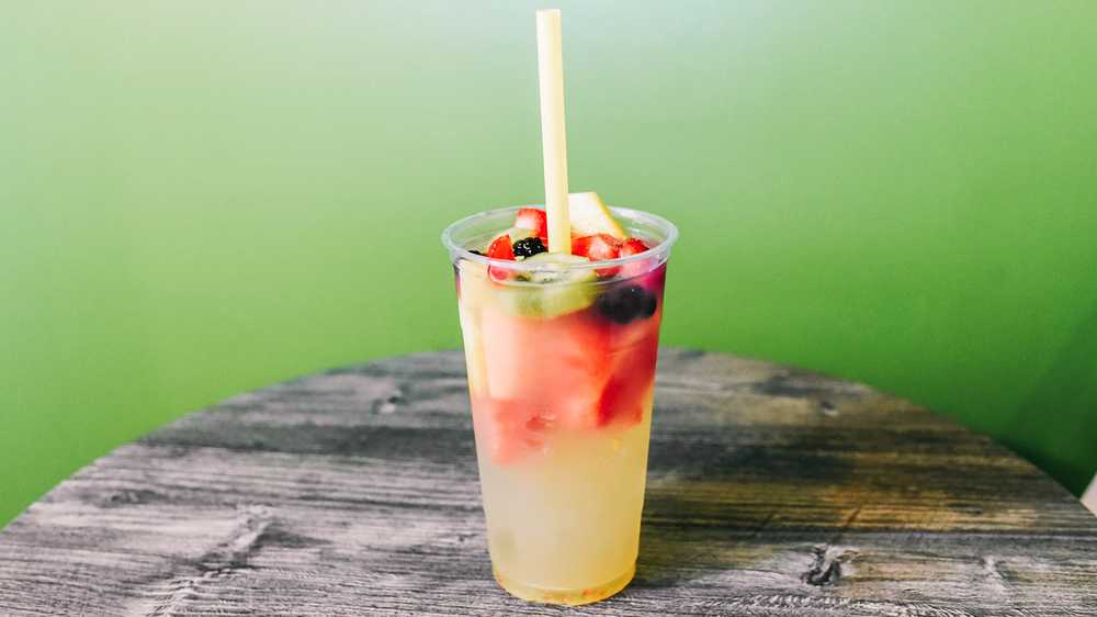 Squeeze the day with ! Fresh squeezed lemonade topped off with your favorite fruits. 📍148 Haddon Ave.  #thristquenching #lemonade #acai #haddontwp #shophaddon #shoplocal