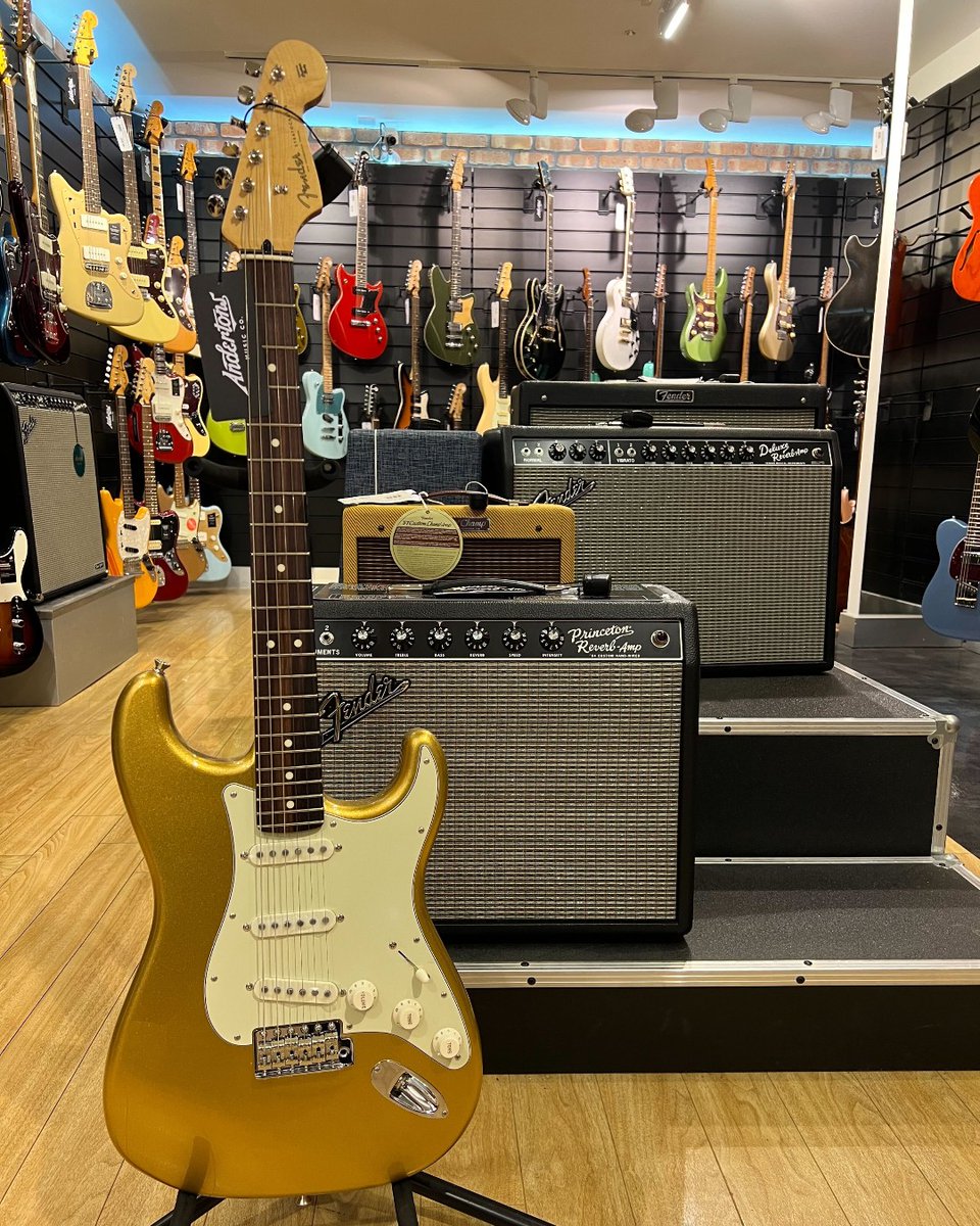 Who doesn't love a gold Strat! 😍

We're showing off this gorgeous Made in Japan Fender FSR Stratocaster in Mystic Aztec Gold! 🔥

Fusing traditional aesthetics with modern playability, this gorgeous Strat oozes charm! 🎸

🛒 View Here: bit.ly/4aVw4NH

#andertons