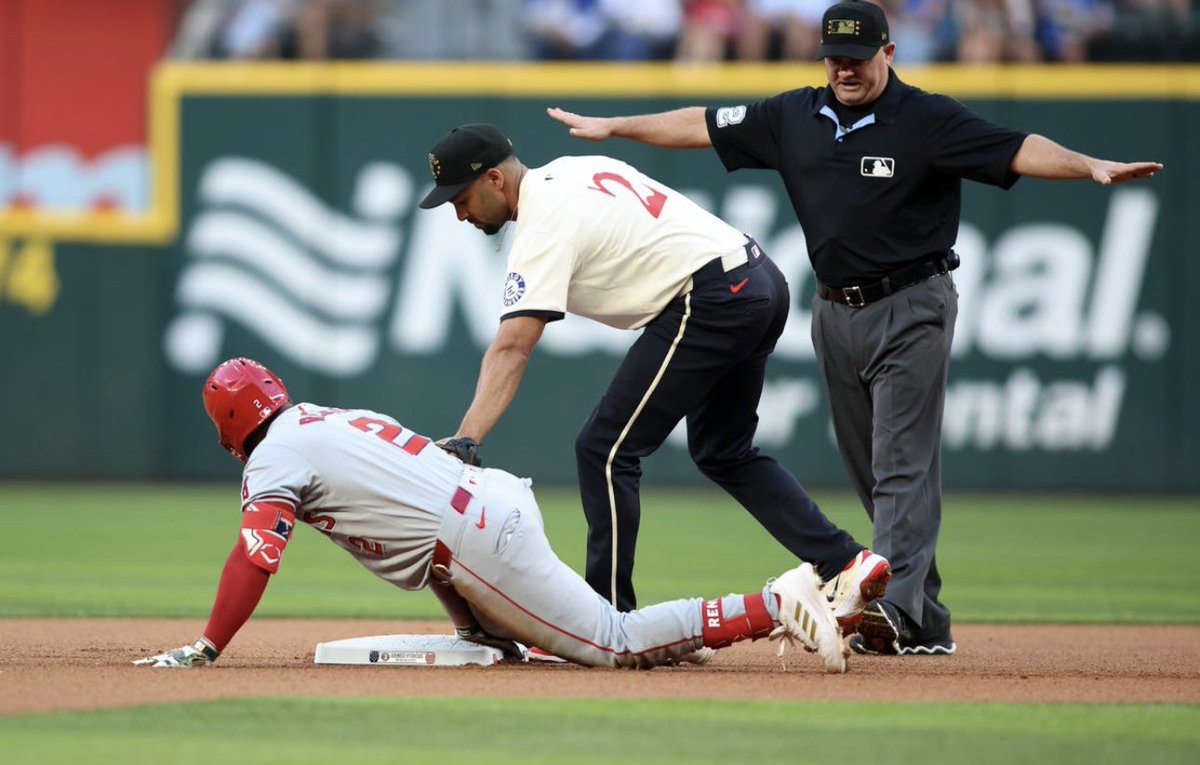 DallasTexasTV's tweet photo. Texas Rangers are 1-6 in last 7 games, fans were reportedly booing during last nights loss at Globe Life, per @MichaelJBier https://t.co/DyIafB9LU4