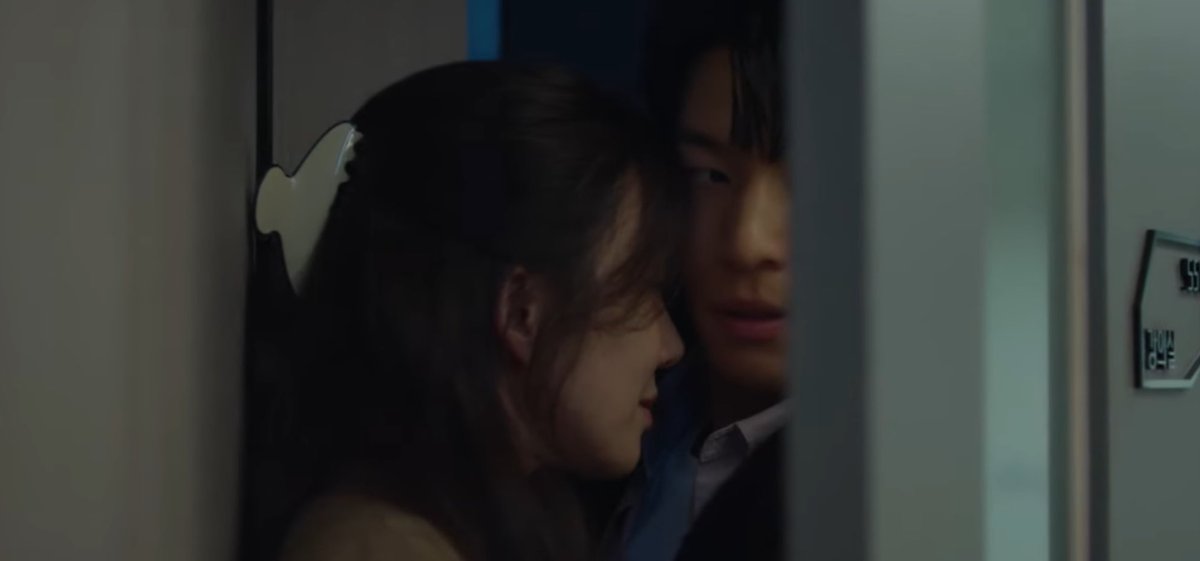 #JungRyeowon’s smile was rivaling #WiHajoon’s in #TheMidnightRomanceInHagwonEp3. I love that she is opening up, and he is breaking her barriers already. I’m here for it! Loving the build-up and totally buying what #TheMidnightRomanceinHagwon is selling.