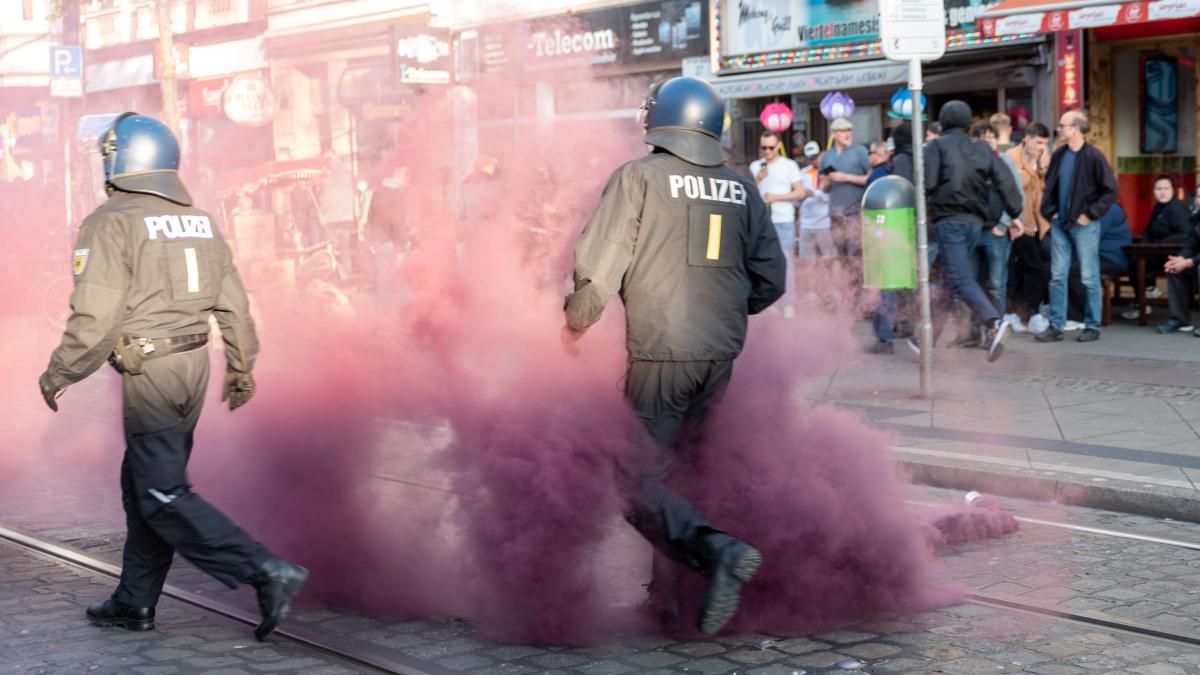 Zahl linksextremistischer Gewaltdelikte gestiegen – NRW und Berlin am stärksten betroffen to.welt.de/sCuTlDB