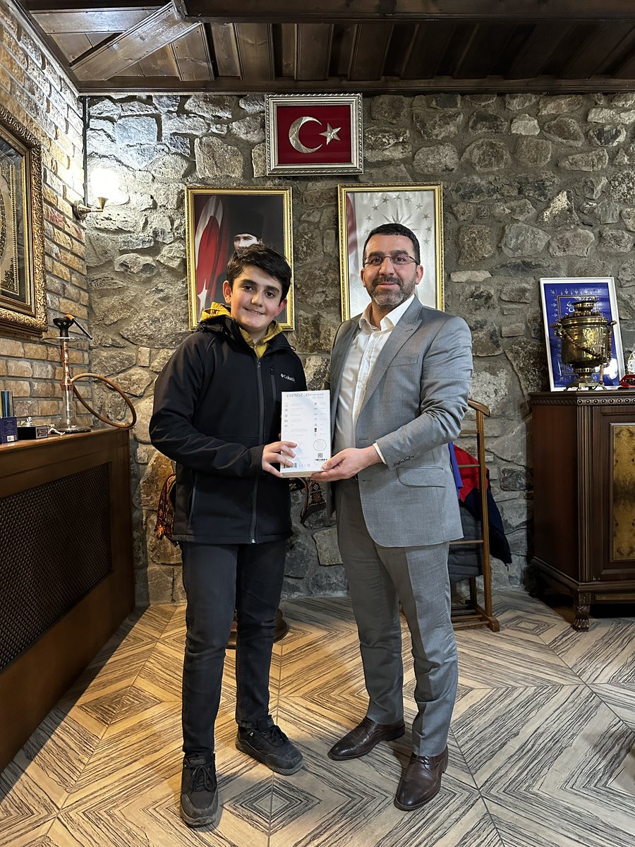 Kars Milletvekilimiz Sayın @ademcalkin Bursluluk Sınavı'nda 500 tam puan alarak Türkiye 1’incisi olan Kars- Kağızman Atatürk Ortaokulu 6. sınıf öğrencisi Kayra Doruk Can’ı ağırlayarak tebrik etti.
Yeni Selçuk Bayraktarlar yetişiyor 🇹🇷