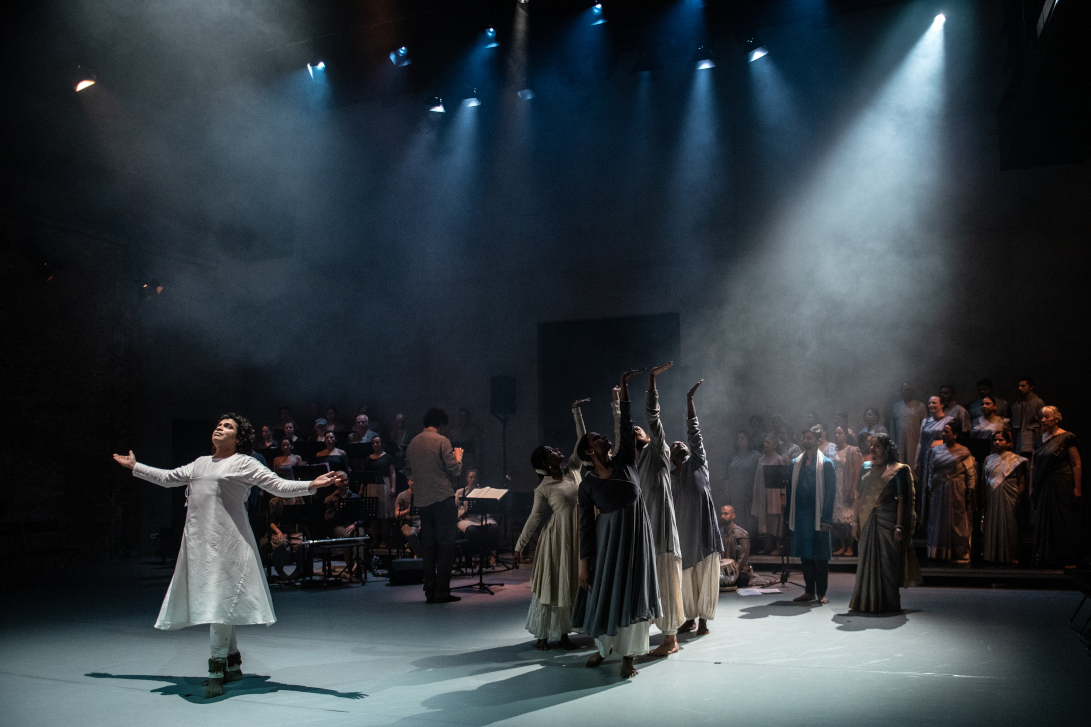 A superb evening seeing CLOUD MESSENGER at INDIA DANCE FESTIVAL at Korzo in The Hague with Zangam choir augmented by Theater Choir Dario Fo, <a href="/neweuropean/">NewEuropeanEnsemble</a>, <a href="/SamhitaMundkur/">Samhita Mundkur</a>, Zangam &amp; @BoudewijnRuigrok of @Klapstuk. Read our review here artstalkmagazine.nl/india-dance-fe…