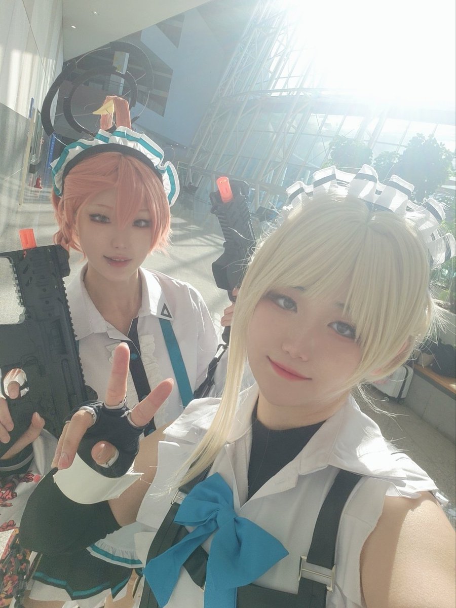 블리전 찍먹...? 토키로 다녀왔습니다!
비록 티켓은 없었지맘 밖에서도 너무나 즐겁게 즐기다 갑니다! 💖(부럽..땨!!!!)
사진 같이찍어주시고 선물 주신분들 모두 감사하고 좋은 추억가지고 가시길 바래요😆
담엔 꼭 티케팅 성공해야지!!😤

#블루아카이브 #bluearchive #블루아카 #블루아카온리전