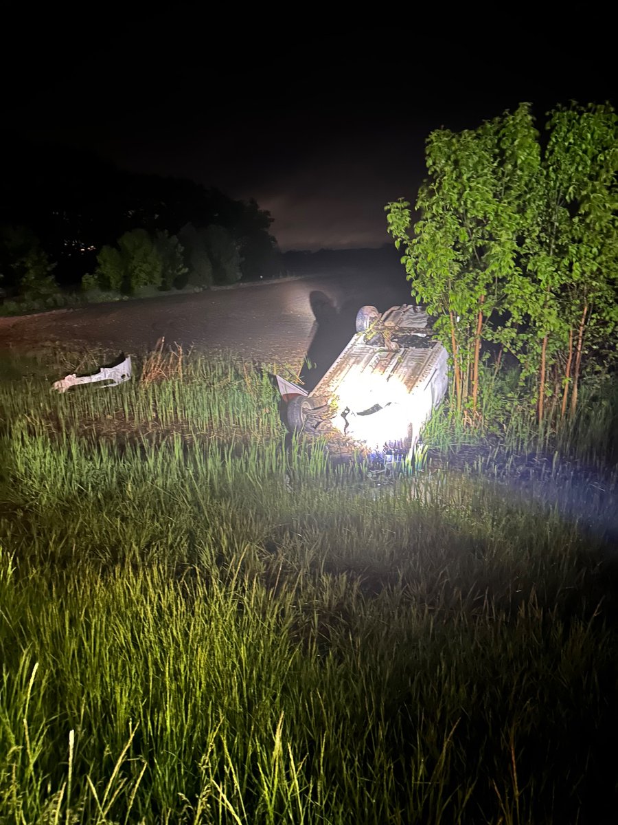 Our @6Nrps @NiagRegPolice officers responded to a vehicle roll over in @WainfleetTowns1 . Thankfully there were no injuries but the driver was found to be impaired by alcohol and later over 80. The vehicle was subsequently impounded for 7 days. 
#dontdrinkanddrive