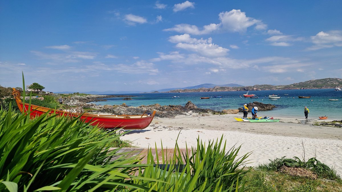 EileanIdhe's tweet image. Alleluia, alleluia!
'Since you have been brought back to true life with Christ,
you must look for the things that are in heaven, where Christ is,
sitting at God’s right hand' [Colossians 3:1] #isleofiona #faithjourney #thinplace #pilgrimplaces #innerhebrides