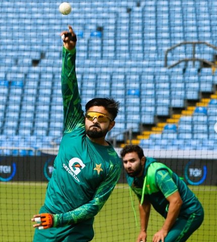 'i am also a spinner' 🕶️🤏🏻