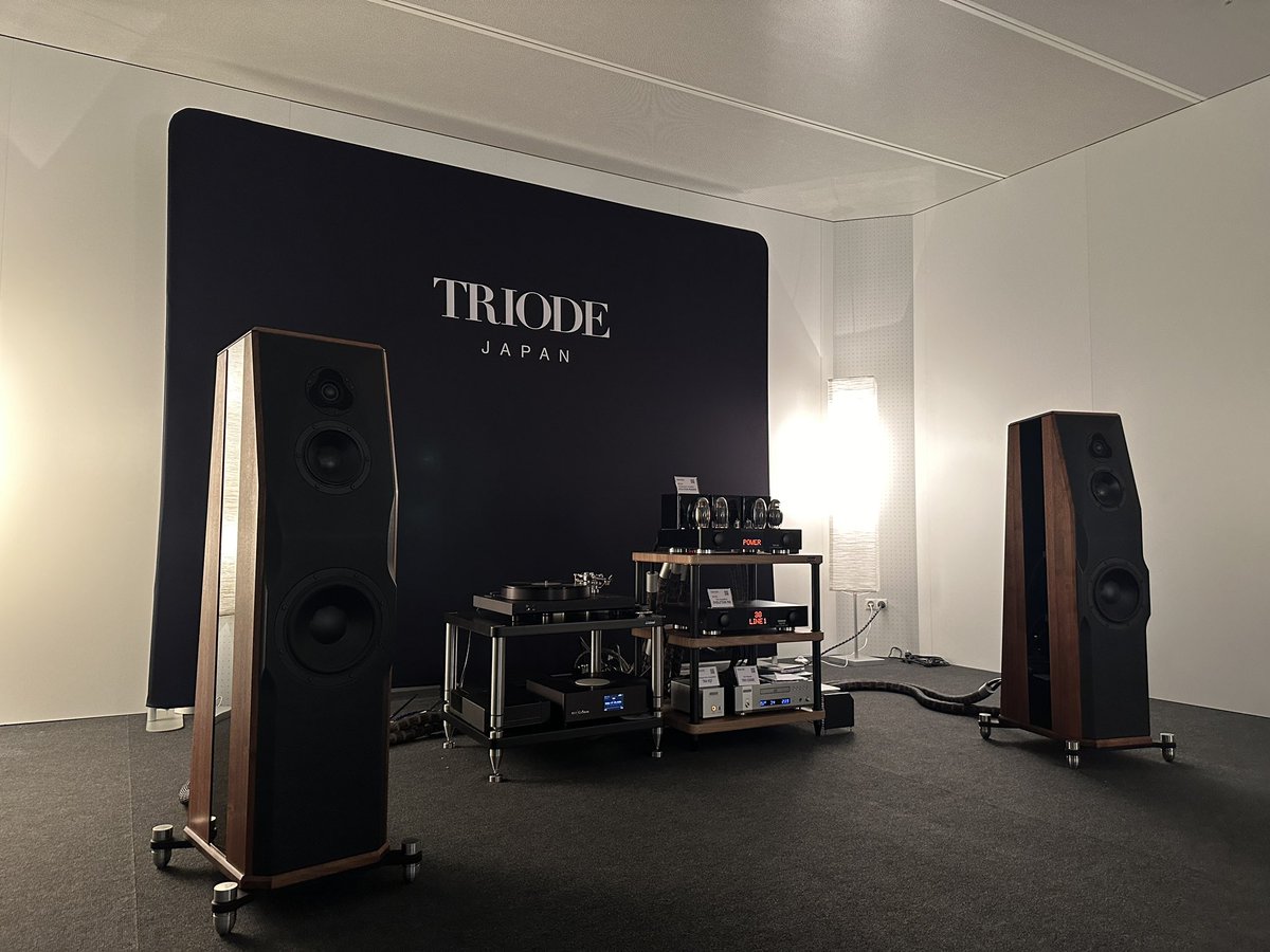 onandon202306's tweet image. ミュンヘンハイエンドレポート

TRIODEさんのブースも大人気でした。

スピーカーはPEAKのSinfoniaを悠々とドライブしていました。サウンドの厚みと奥行きは圧倒的です。

inakustikのケーブルは1500万らしい。。。
#TRIODE 
#HIGHEND2024
#HIGHEND
#highendmünchen
#münchen2024