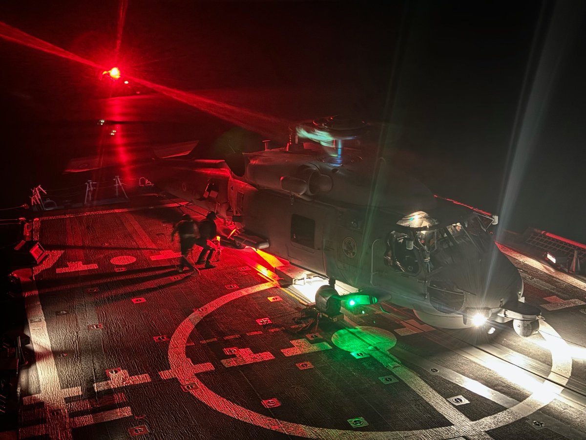 Türk Deniz Görev Grubu görevine iştirak eden TCG GİRESUN fırkateynimiz tarafından, Libya açıklarında helikopter eğitimleri icra edildi. #MillîSavunmaBakanlığı