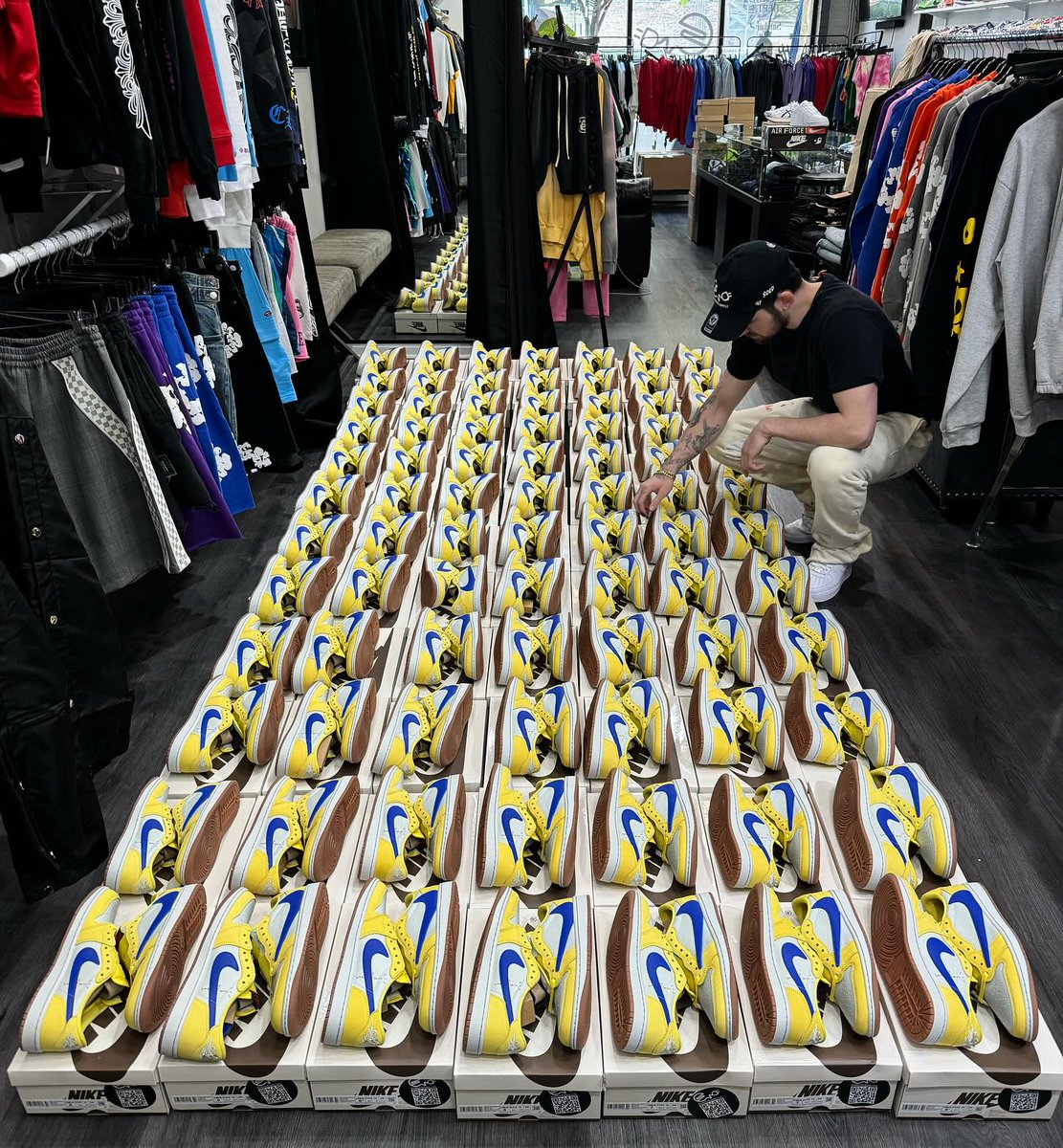 JustFreshKicks tweet media