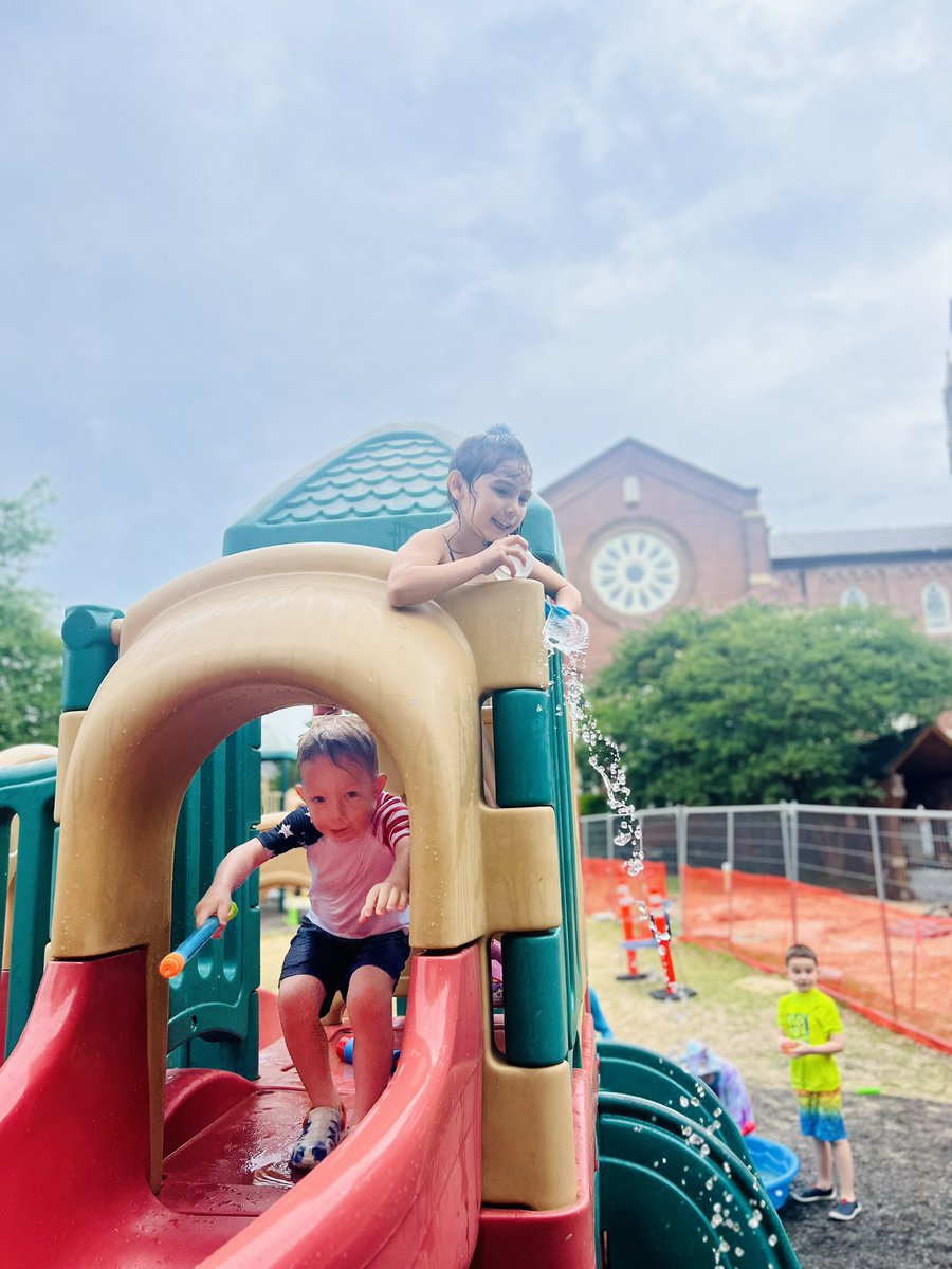 EC3, EC4, and K5 ended the week with Water Day 💦 
Thank you to everyone who made today so wonderful for all the students. 
#WeLoveStPeters #WaterDay #FieldDay