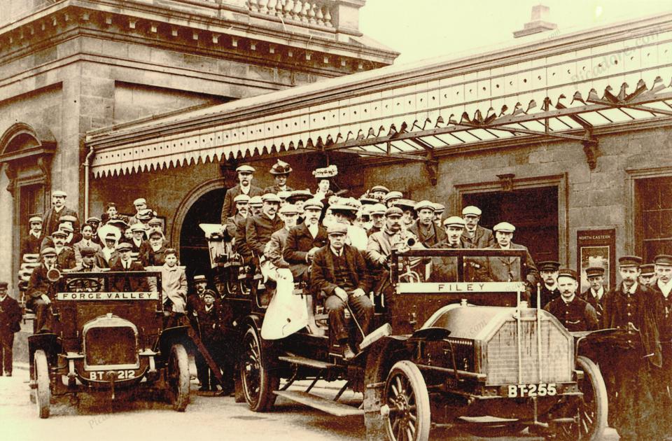 After arriving at the railway station in Scarborough, charabanc excursions were available to nearby beauty spots such as in the Forge valley or the resort of Filey