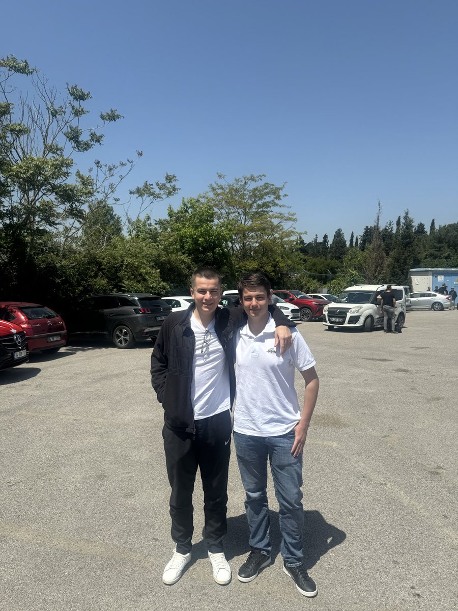 Aslan oğlum vatani görevini yapmak üzere şerefli Türk silahlı kuvvetlerindeki birliğine teslim olmuştur hayırlı teskereler aslan oğlum.