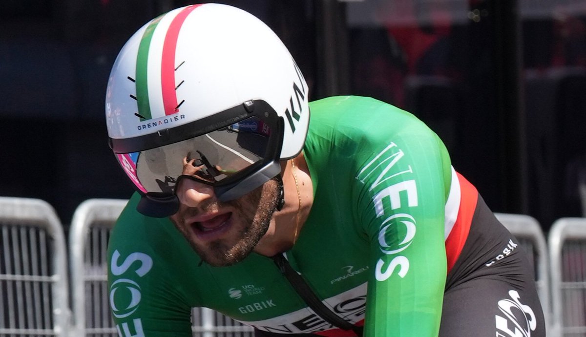 #GirodItalia un grande Filippo Ganna vince finalmente e meritatamente anche quest'anno. Tappa a cronometro Castiglione delle Stiviere-Desenzano sul Garda. #Ganna #Pogacar