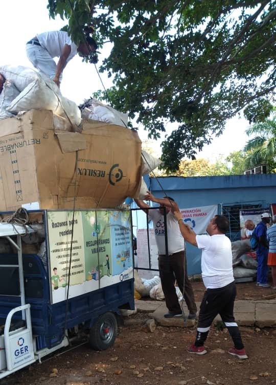 iSe formó la recicladera en el Parque Hanói de Alamar! Recuperando valores con #GER y los #CDRCuba #Cuba #MiBarrioRecicla