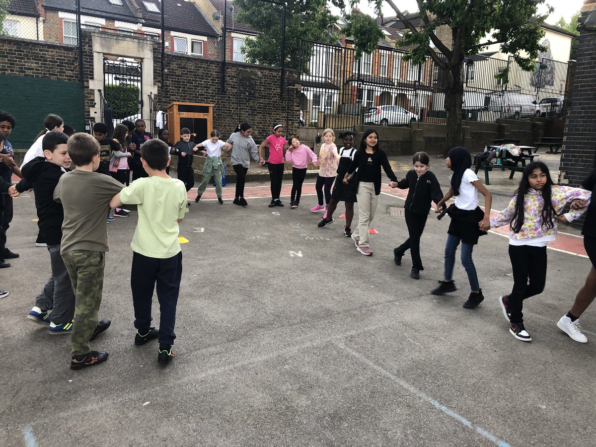 What fun everyone had at last night’s school sleepover! Our teamwork and resilience skills were certainly needed during activities and challenges set by the Outdoor Play Company! Well done to all. @OutdoorPlayCo