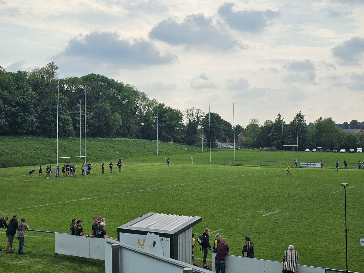 Three quarters of the game gone. East Midlands 45 @OxfordshireRFU 26. Game just getting away from Oxfordshire at the moment. Two nice scores from Wildgoose and Quinten giving Ox a chance, but it's going to take something special to win this one!