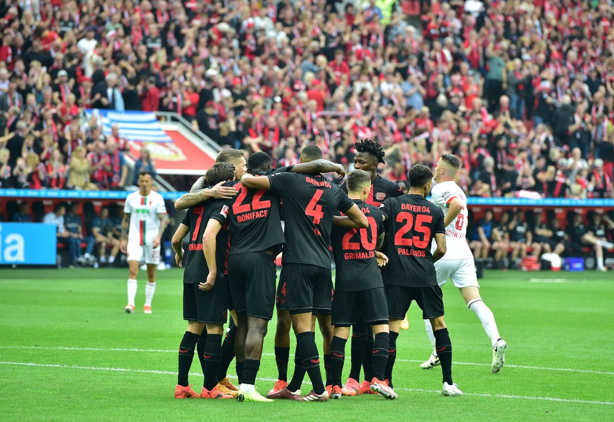 Bayer Leverkusen na Bundesliga 23/24: ⚔️ 34 jogos 🚥 28V - 6E - 0D (!) 📊 88.2% apv. (!) ⚽️ 89 gols (!) 🚫 24 gols sofridos (!) 🛠 124 grandes chances (!) 👟 6.9 finalizações p/ marcar gol (!) ⏳ 62.0 posse de bola • Campeão inédito da competição! • Primeiro campeão invicto