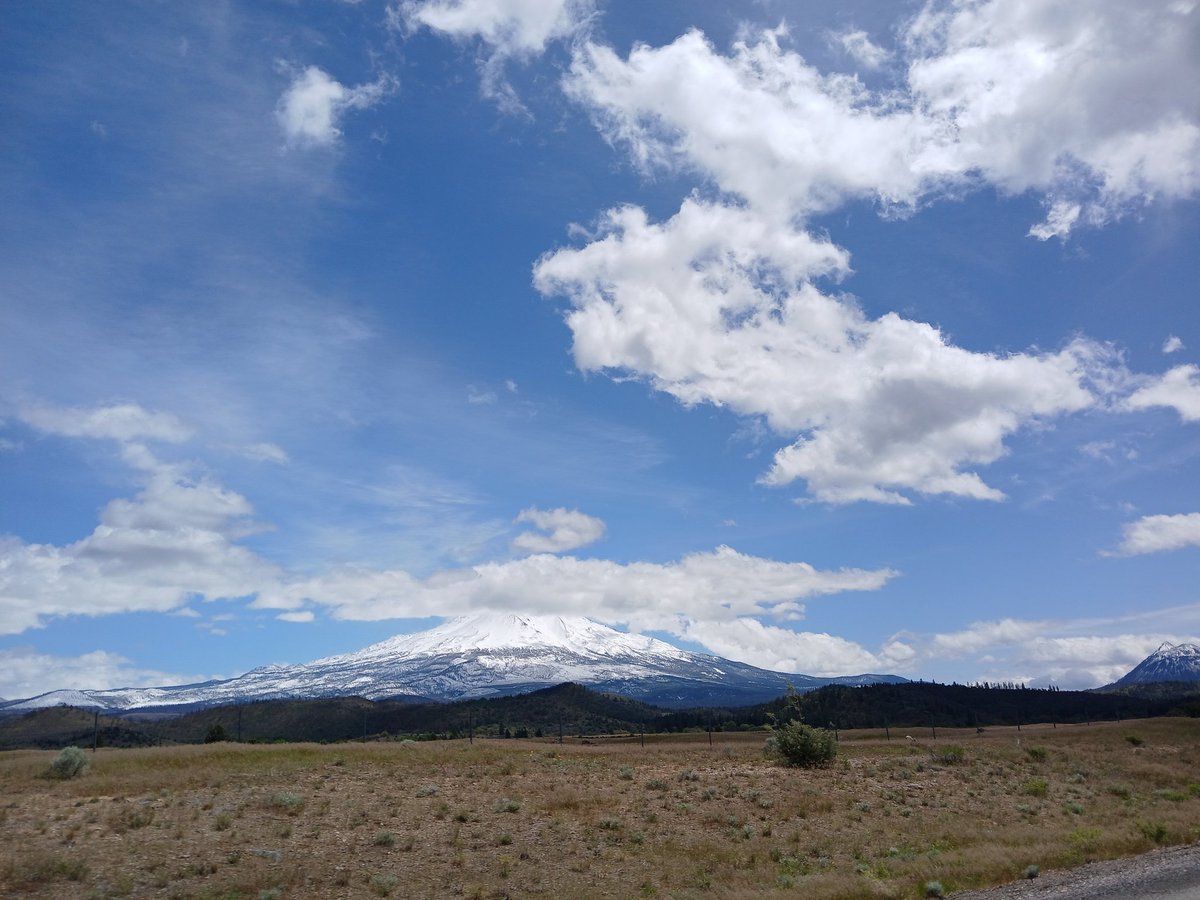 MaraJadeSkywalk's tweet photo. #Northern #California - #BlackButte #MtShasta #CascadeRange https://t.co/NdIOkzJhRC