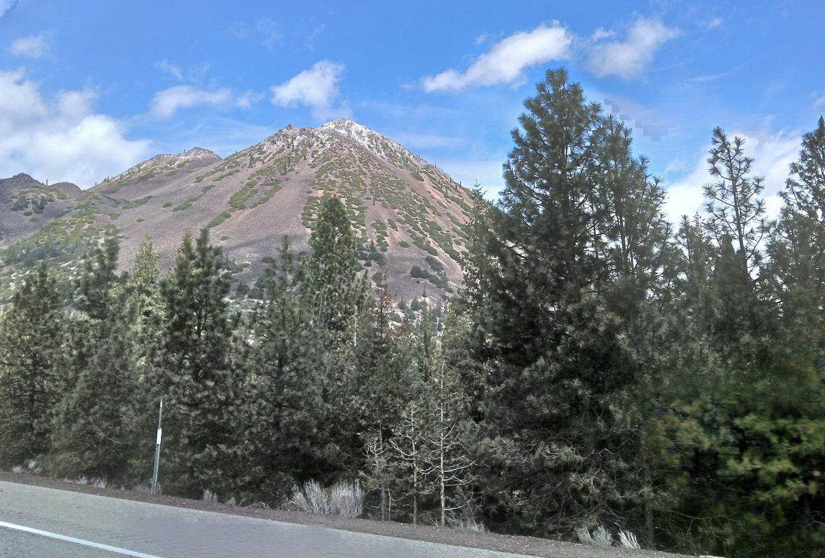 MaraJadeSkywalk's tweet photo. #Northern #California - #BlackButte #MtShasta #CascadeRange https://t.co/NdIOkzJhRC