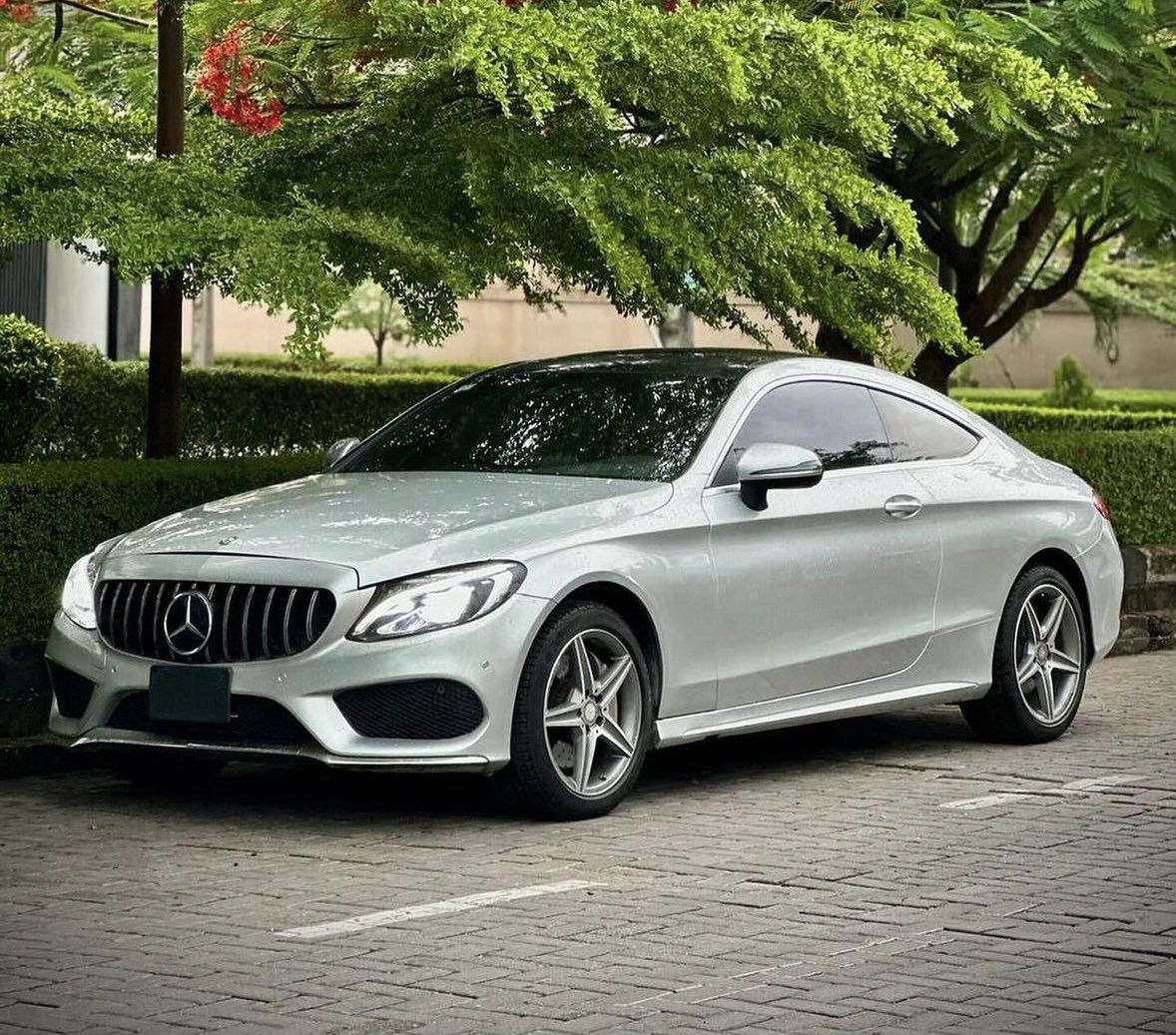 2017 Mercedes Benz C300 coupé now available -Silver on Red Interior 🏷️: N43 million ($29k) Contact for details 📥 Nationwide delivery! 🇳🇬