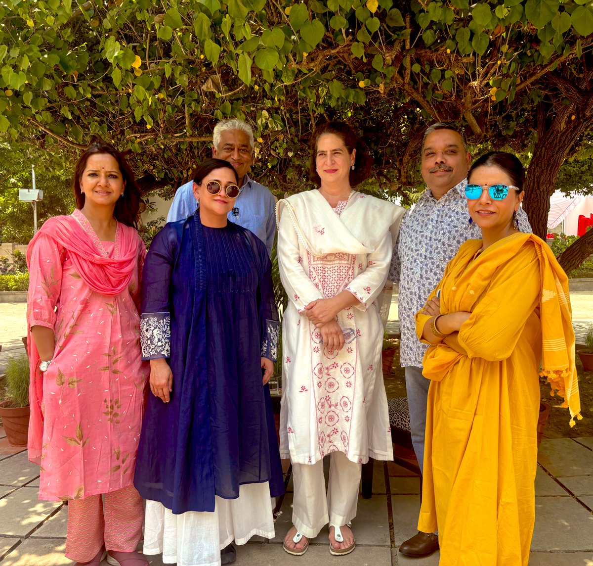 You Watch Priyanka Gandhi's interview with Rajdeep Sardesai.

This is a behind the scenes picture, in which India Today management Kalli Purie and Supriya Prasad are also present.

Are these pictures indicating a change in the election season ? Anyway, Aroon Purie is called a