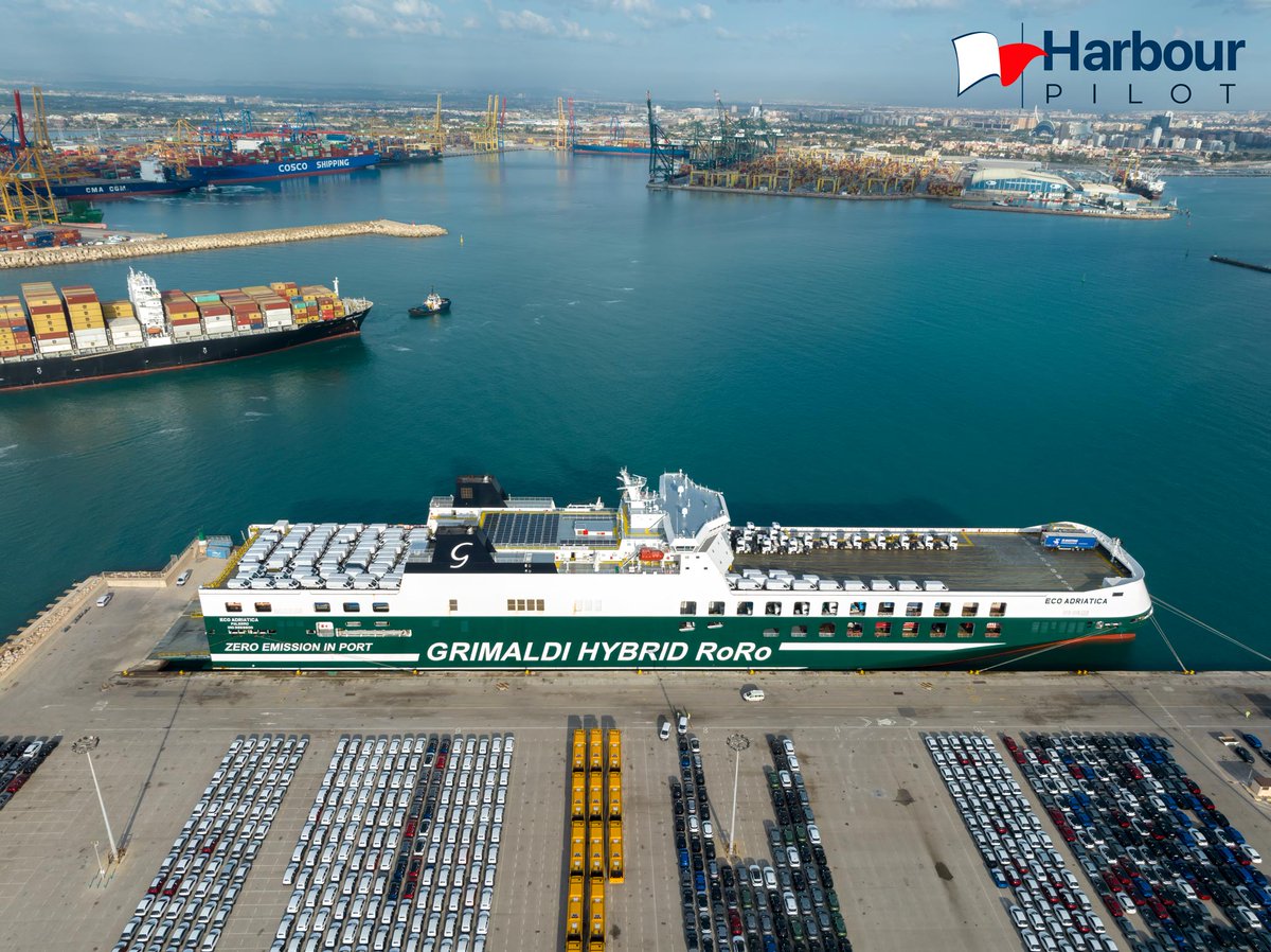 ECO Adriatica berthed Terminal Europa, Valencia port. harbourpilot.es/wp-content/upl… #GrimaldiLines #EcoAdriatica #Valenciaport #roro #shipping #port #shipphotography