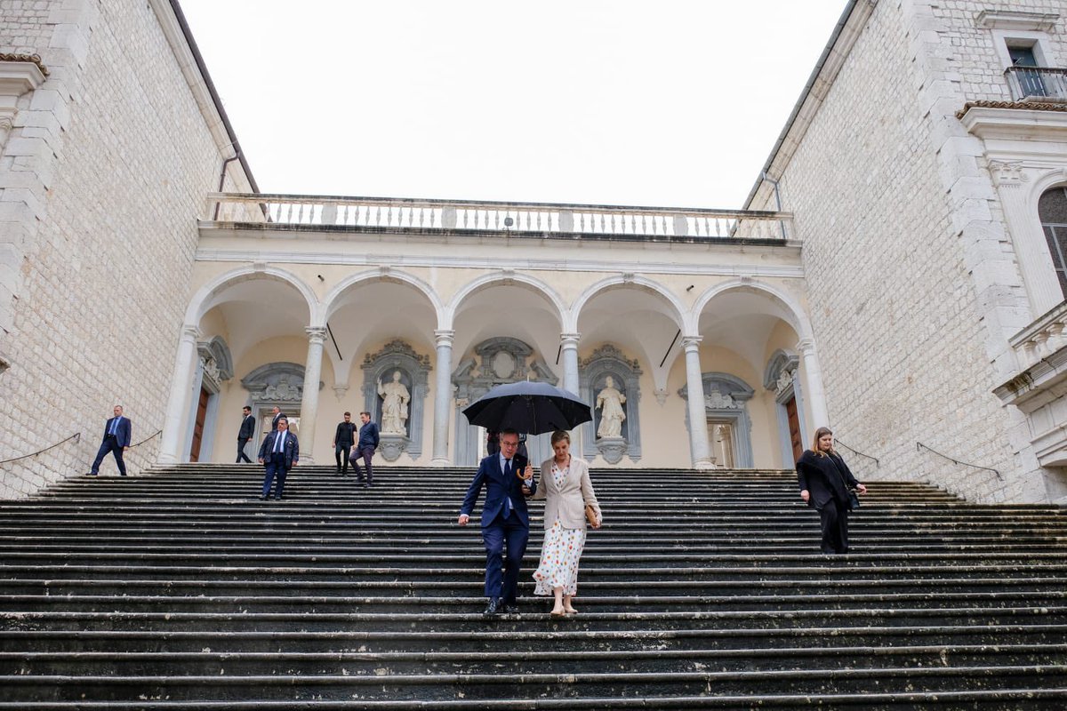 👑 HRH Sophie the Duchess of Edinburgh in Italy today to commemorate the 80th anniversary of Monte Cassino battle. A tribute to those who fought and lost their lives on 18 May 1944 🇬🇧🇮🇹 #MonteCassino80 #MC80 @UKDefenceItaly @EdLlewellynFCDO
