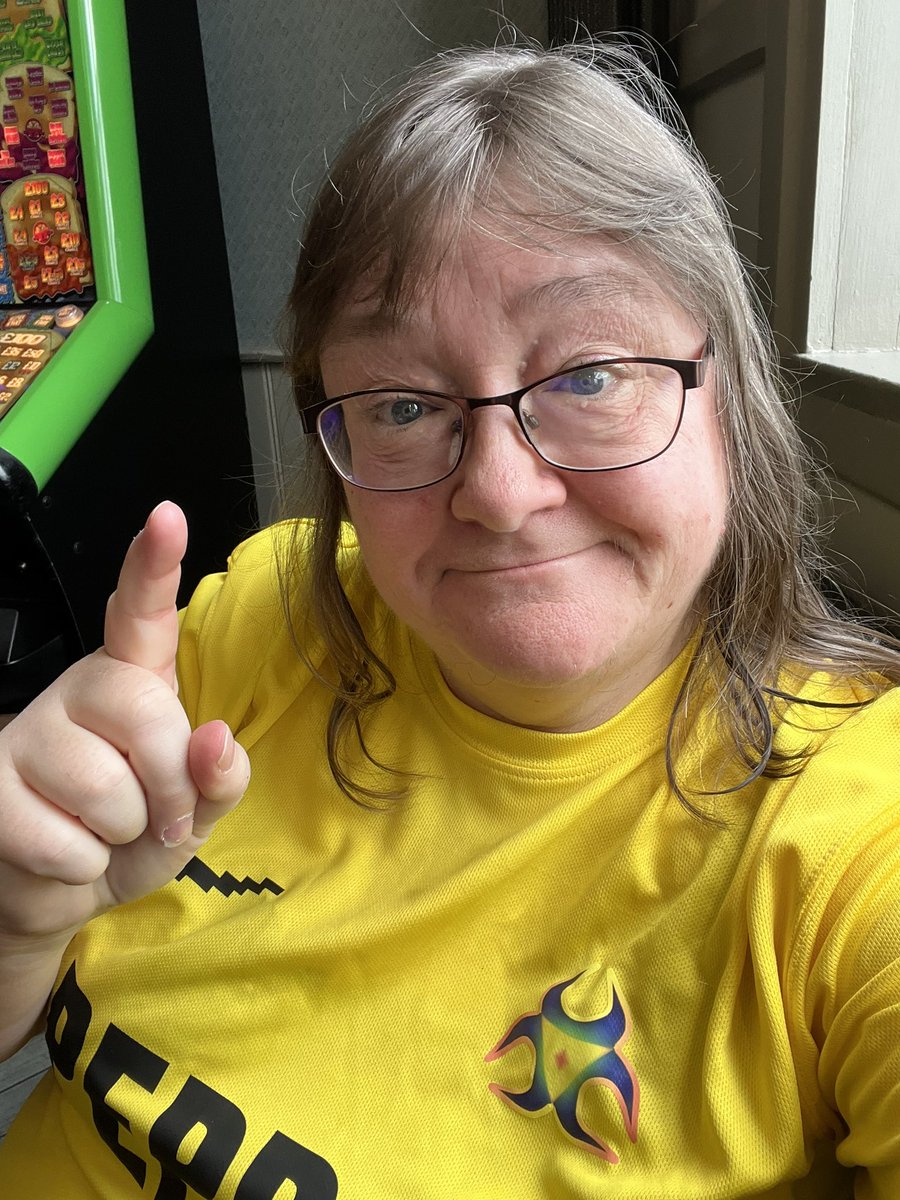 Closest I could get to an Oxford U shirt. Come on Yellows!! Going up!! 💛💛💛. @Zafarcakes please can PES give the Us some luck