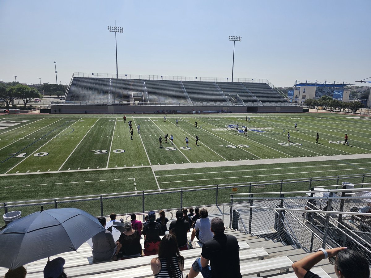 @NISDGarcia Lady Gladiators with the early 1-0 lead. @DrMarkJLopez @coach_starling @Coach_Barr210