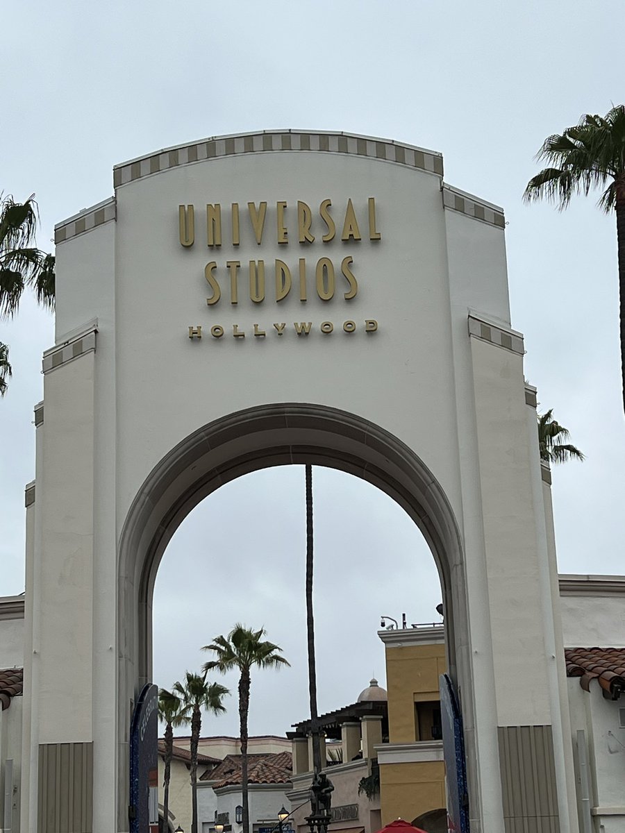 I’m at Universal Studios Hollywood for my Birthday!!