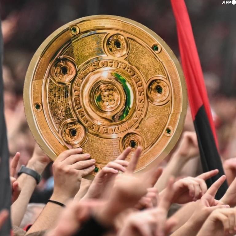 Lo lograron. Lo consiguieron. Lo hicieron. Lo firmaron. Lo concretaron. Campeones de Alemania sin perder ni una sola vez. El Bayer Leverkusen de Xabi Alonso pintó la Bundesliga de dorado. Acabamos de presenciar historia pura del fútbol mundial. 𝗡𝗢𝗦𝗢𝗧𝗥𝗢𝗦 𝗩𝗜𝗠𝗢𝗦