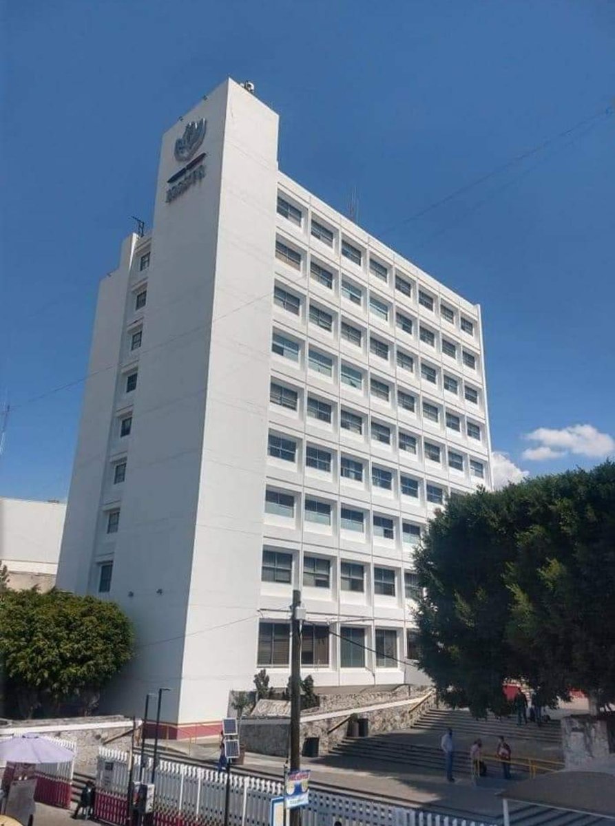 Aguilar_Paco_'s tweet image. #EdificiosdeMexico 🇲🇽
📍 Ciudad de #Puebla 
Los primeros construidos en la Angelopolis.
1. Edificio Uno SkyView 360 o
2. Hospital Regional ISSSTE 
Construidos en la década de los 80's
Fueron por muchos años los únicos en la ciudad 
#arquitectura #museodelautomovil #Mexico #Travel